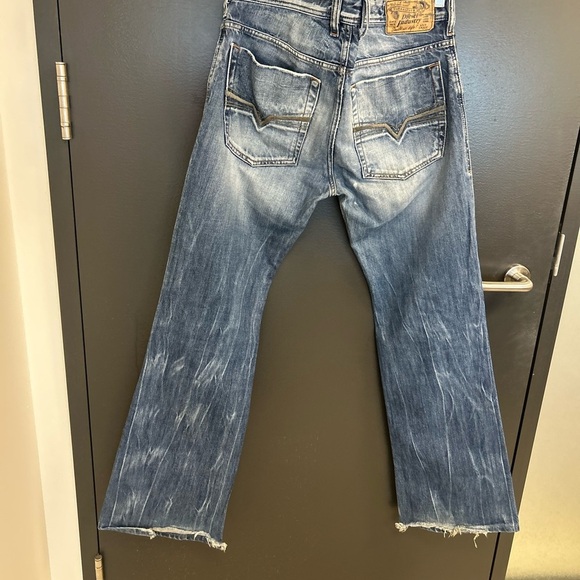Diesel .”Zathan” size 30/34 EUC intentional
Tiny paint dots on leg- wide leg - Picture 11 of 16